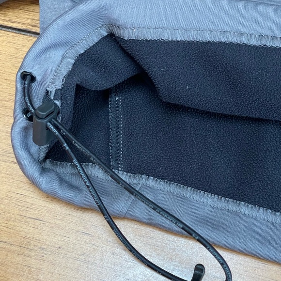 Under Armour men’s 1/4 zip, size XL - Picture 6 of 8